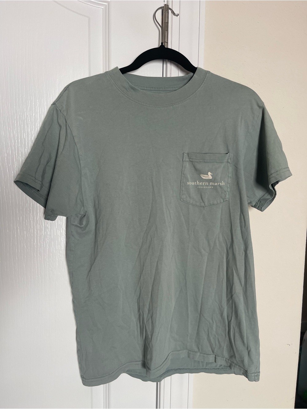 Southern Marsh Hunting Dog Bird Hunter Graphic Tee Men’s S Sage Green Pocket
